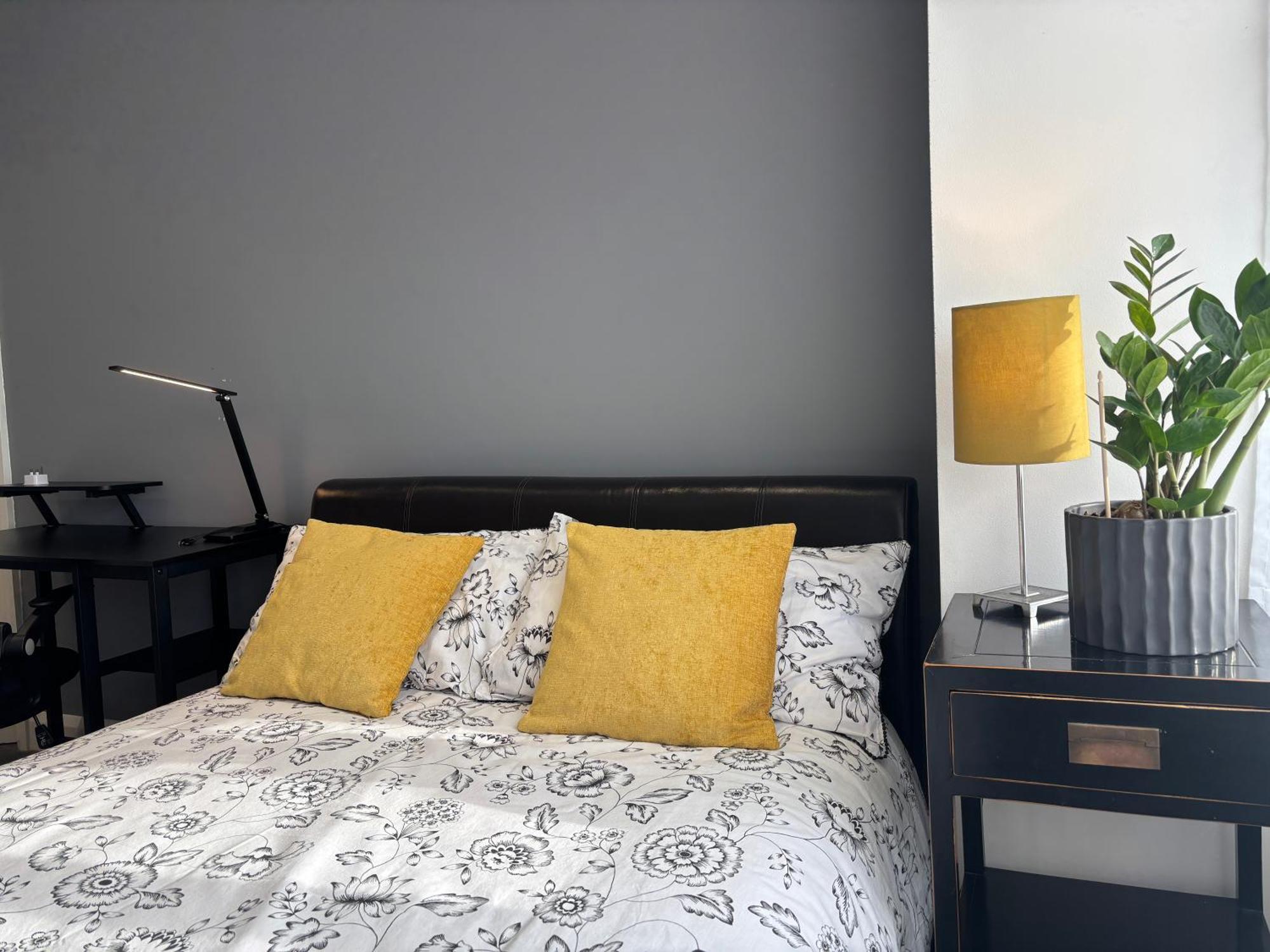 Отель Entire House Floor Perfect For Couples & Freelancers - Available For Single Too Лондон Экстерьер фото