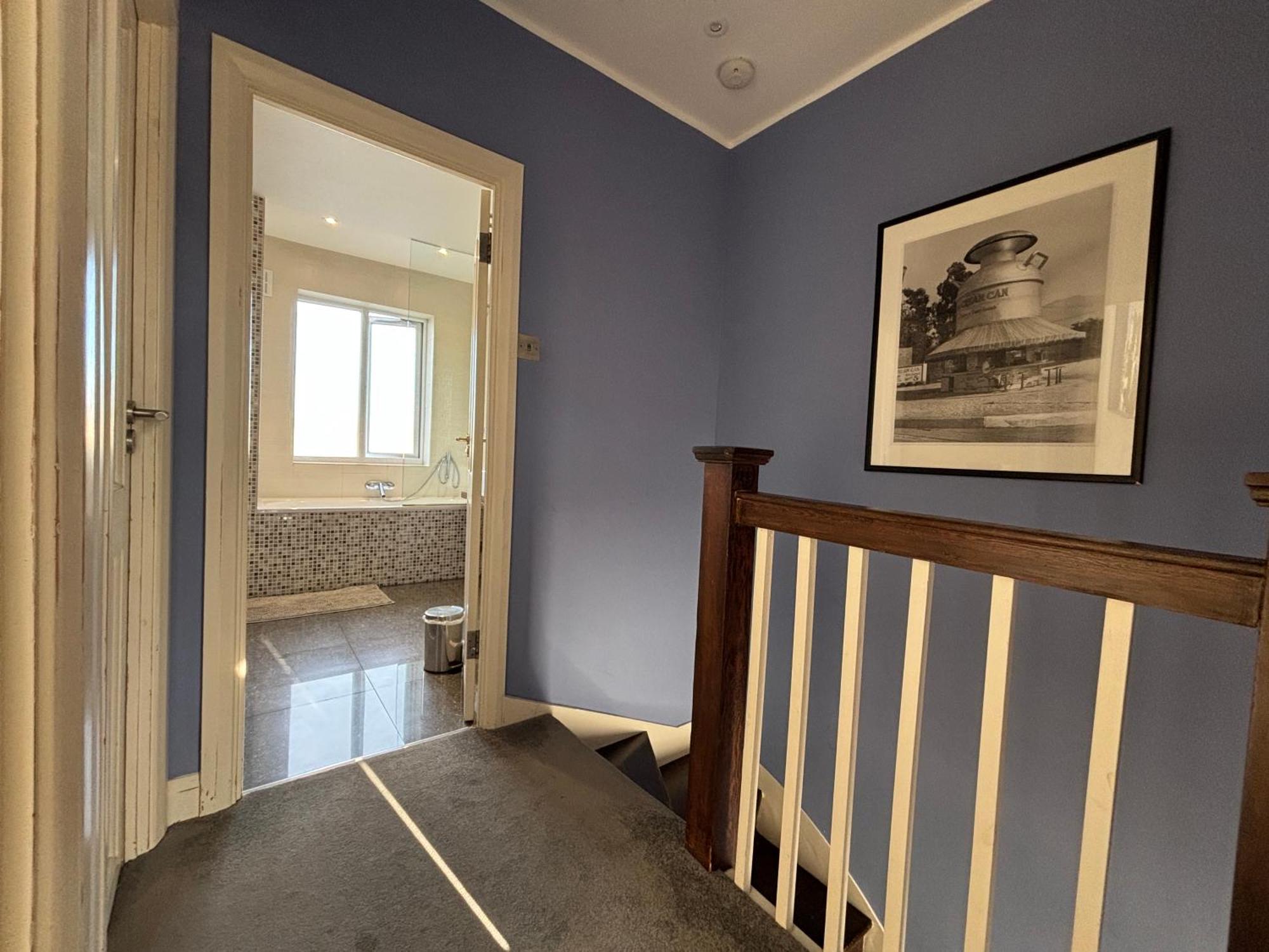 Отель Entire House Floor Perfect For Couples & Freelancers - Available For Single Too Лондон Экстерьер фото